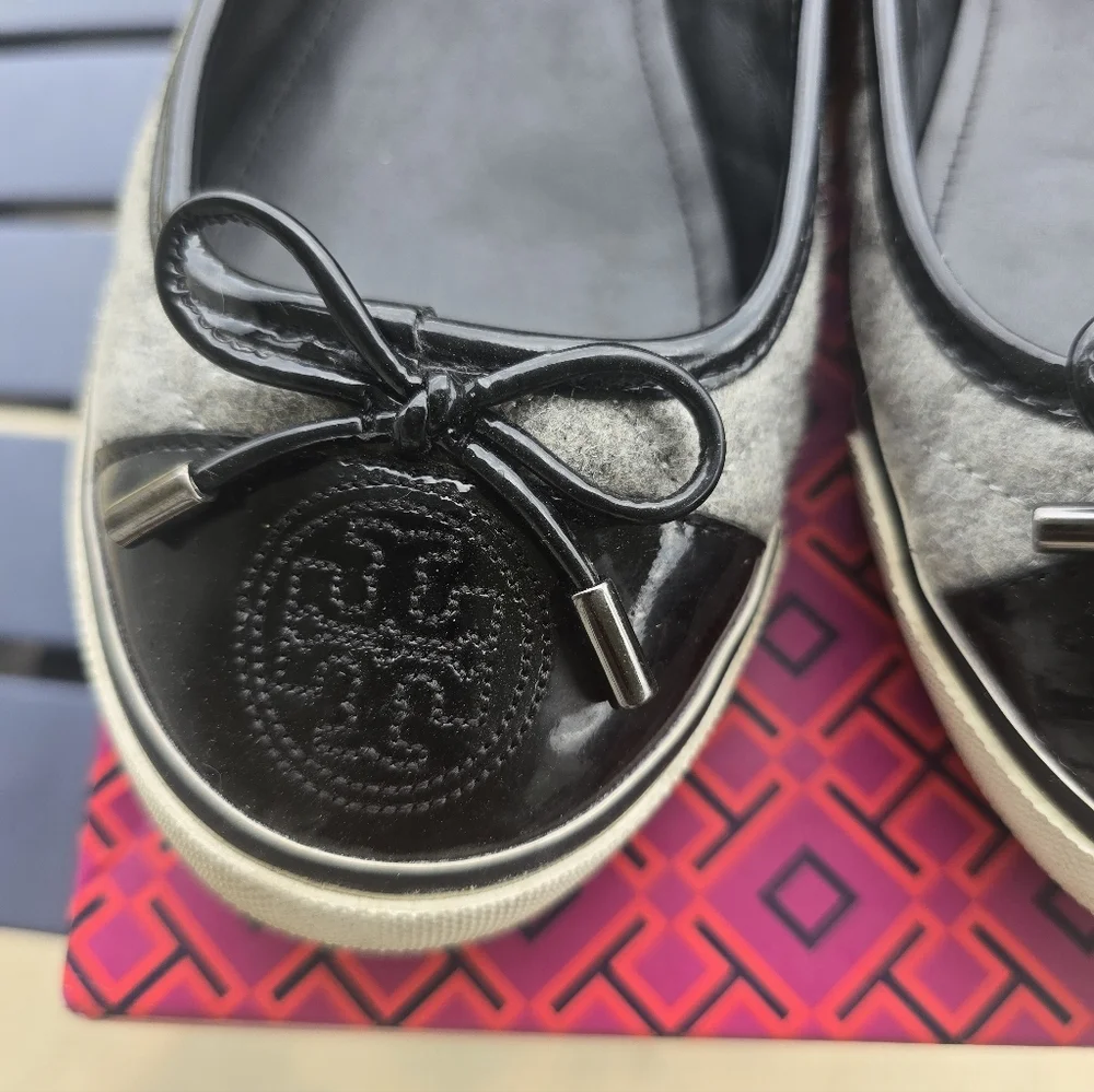 Tory Burch Ballet Flats Size 8.5M Skylar Gray Felt Black Patent Leather Luxury